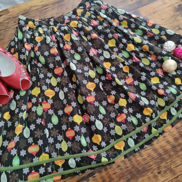 Christmas Ornament Skirt with Double Box Pleats, Holiday Pinup Vintage Style - Picture 1 of 4